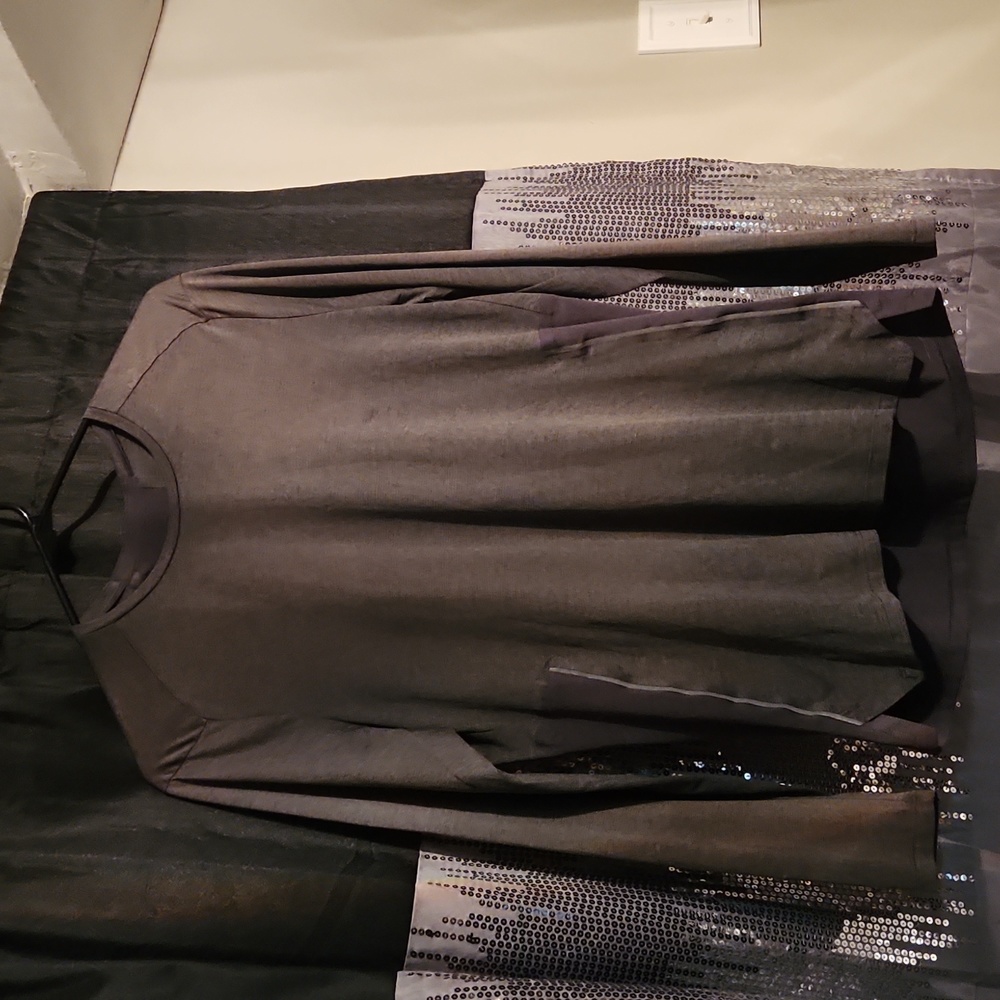LULULEMON MENS TOP